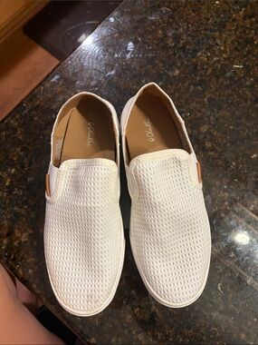Walk-Style women’s Slip-On Knit Sneakers in Cream